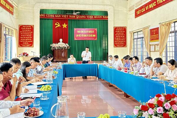 Đoàn công tác của Ban Thường vụ Huyện uỷ Đắk Mil  làm việc tại xã Đức Minh